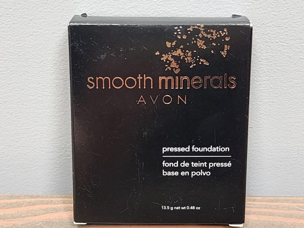 NEW Avon Smooth Minerals Pressed Foundation Light Beige T03 NIB Discontinued